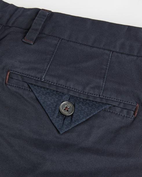 <P>Slim Fit Chinos</P>