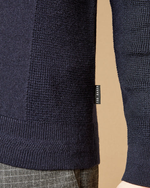 <P>Store And Travel With All Of Your Important Work Essentials With This Ted Baker Giiza Bag.</P>
<P>This Document Bag Com...