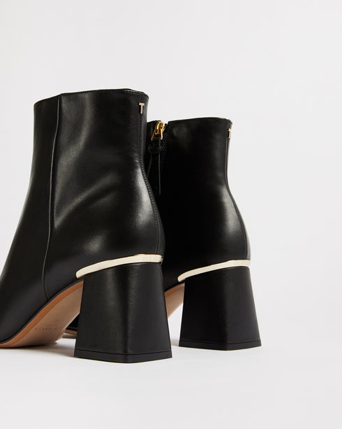 <P>Squarel - 41 / Black</P>