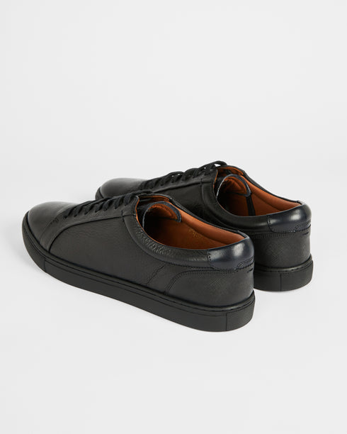 <P><Span Style="Text-Decoration: Underline;" Data-Mce-Style="Text-Decoration: Underline;">Leather Sneaker</Span></P>
<P>‚Ä...