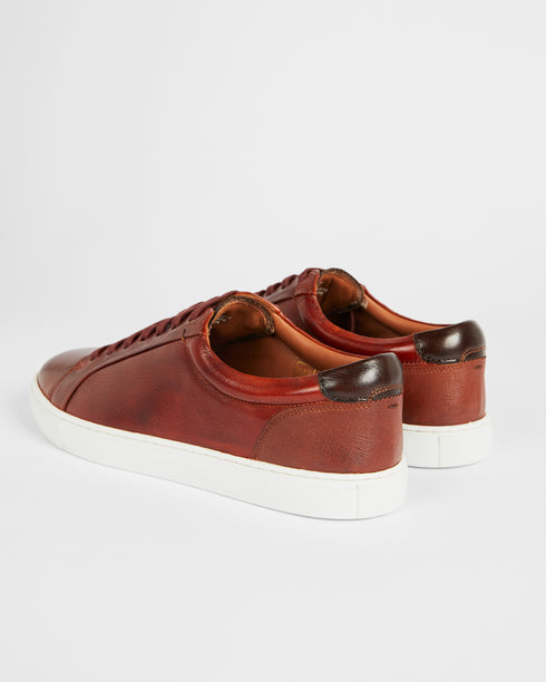 <P><Span Style="Text-Decoration: Underline;" Data-Mce-Style="Text-Decoration: Underline;">Leather Sneaker</Span></P>
<P>‚Ä...