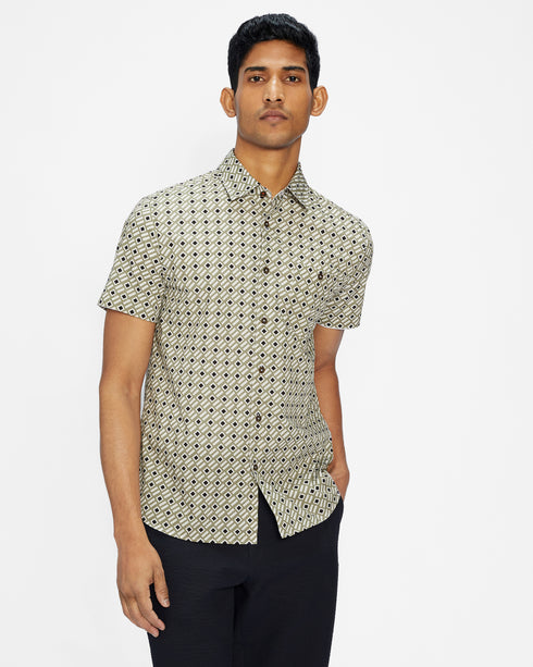 <P>Ss Mid Scale Geo Print Shirt</P>