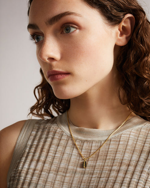 <P>75 Gem Bar Pendant</P>